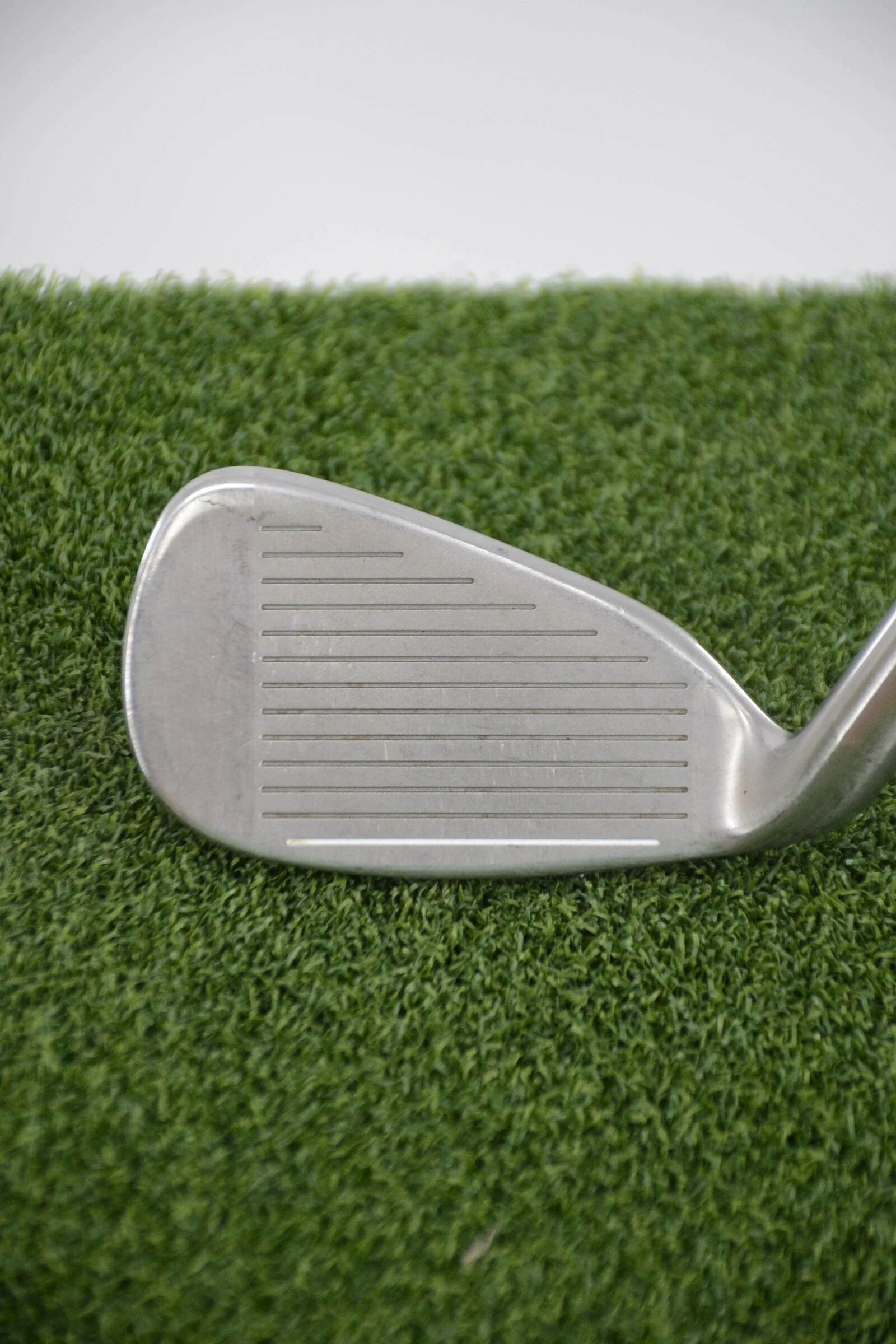 Cleveland Ta5 (Silver Foil Medallion) 9 Iron R Flex 35.75" - Image 3