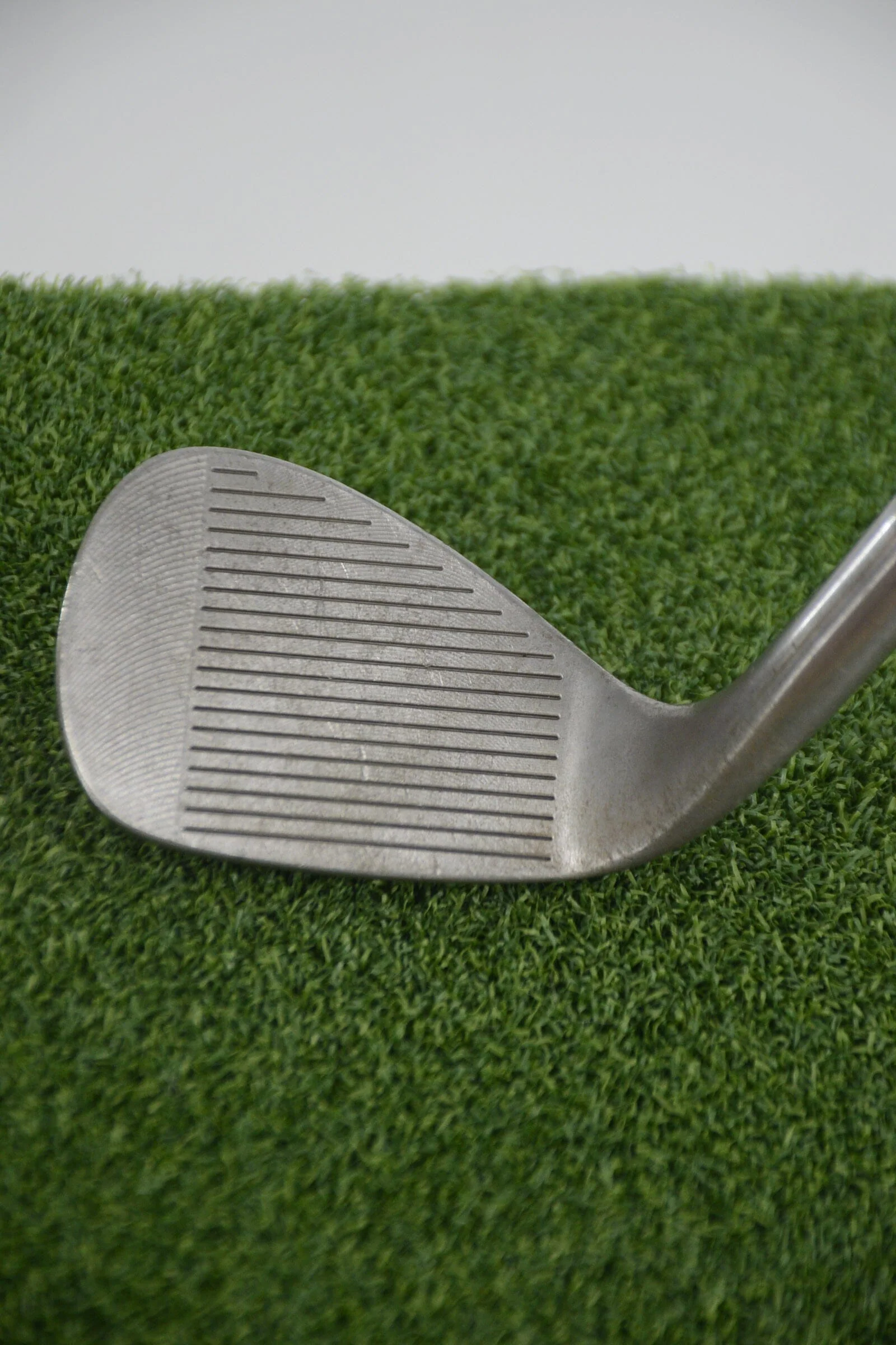 Cleveland RTX Zipcore Tour Satin 56 Degree Wedge Wedge Flex 35" - Image 3