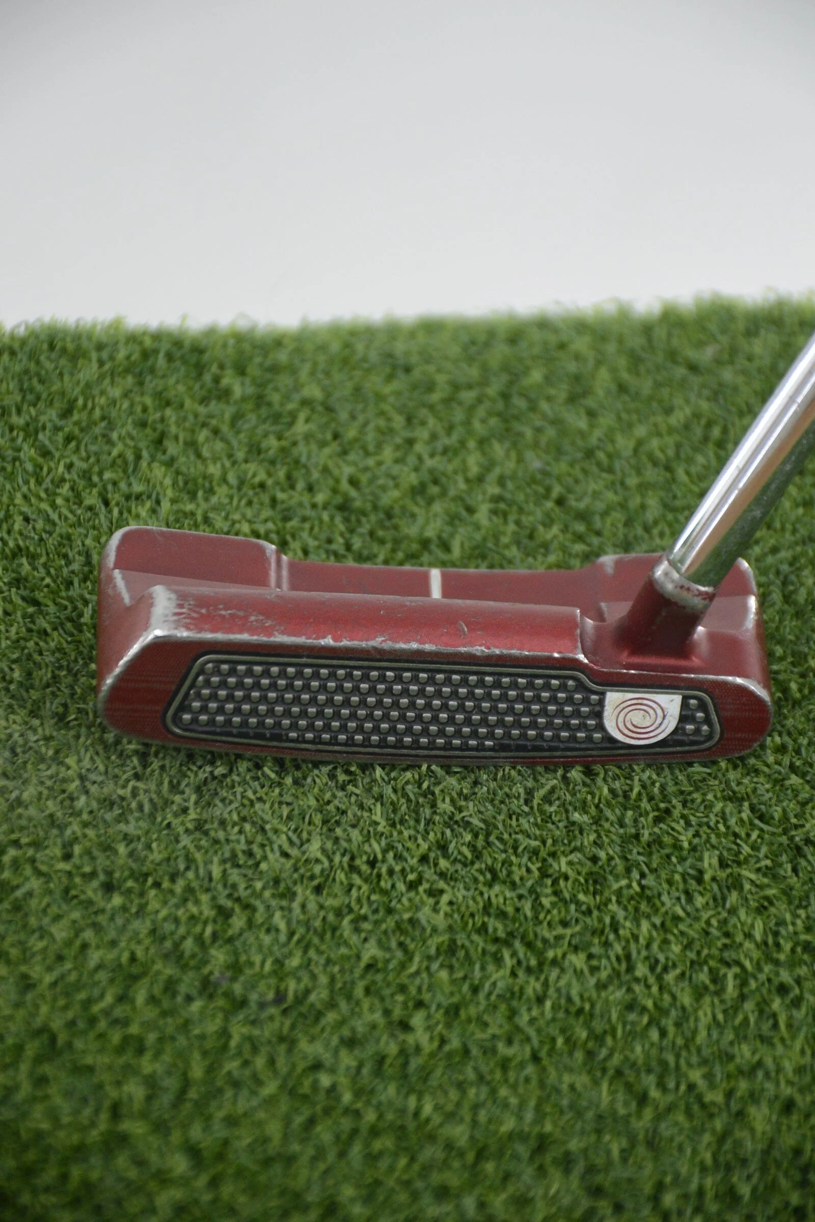 Odyssey O-Works Red LE 1W S Neck Putter 33.5" - Image 4
