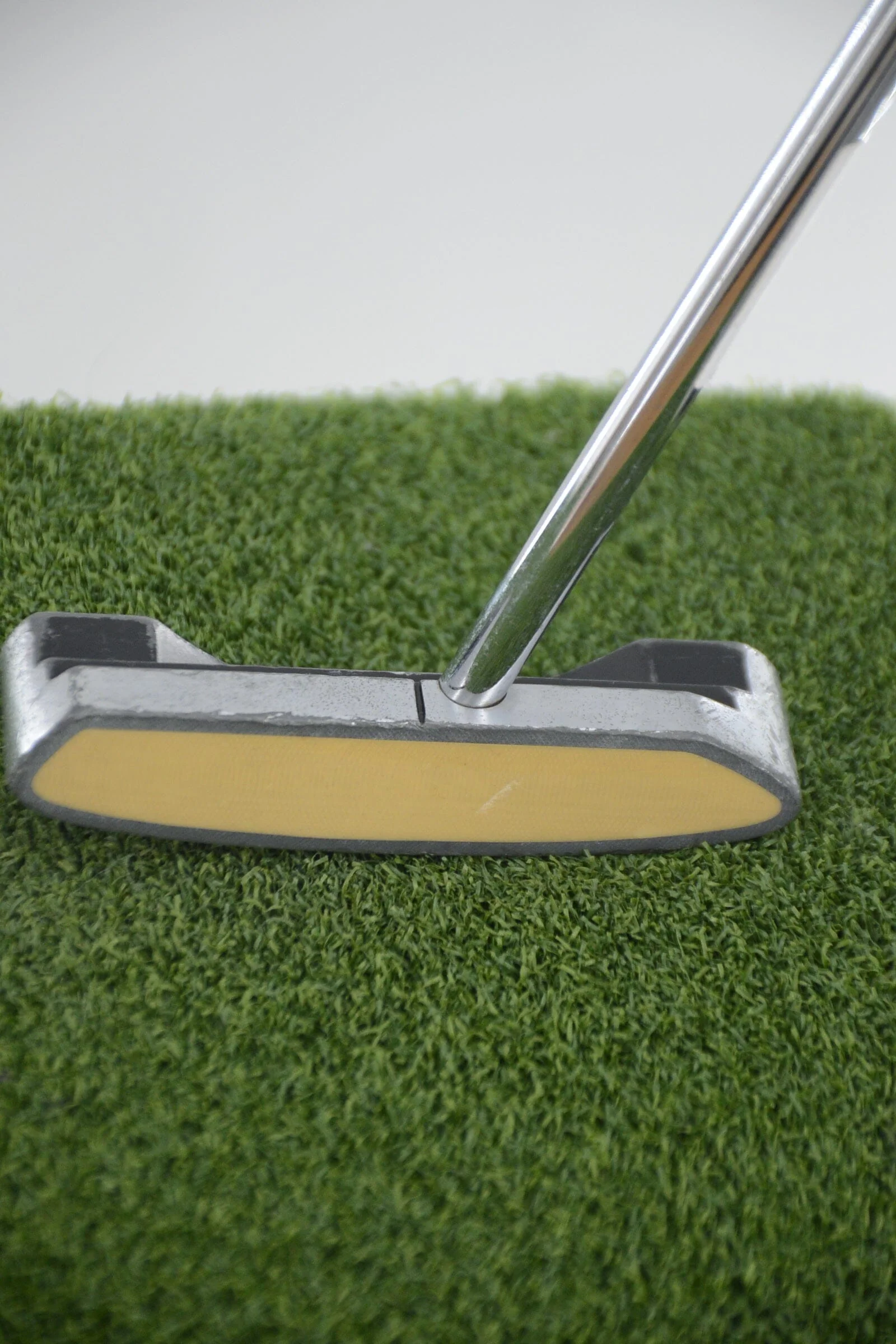 Wilson Harmonized 744 Putter 35" - Image 4